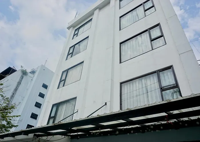 Silom Soi 3 Hash Apartment Hip And Funky With Rooftop View Bangkok, Thailandia