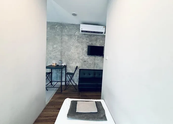 Udomsuk Inn & Cafe - Bts Udomsuk Bangkok, Thailand