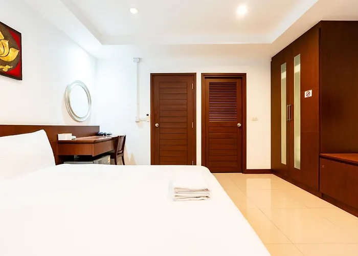 Yon Inn Sukhumvit Soi 4 Bts Nana Bangkok, Thailand