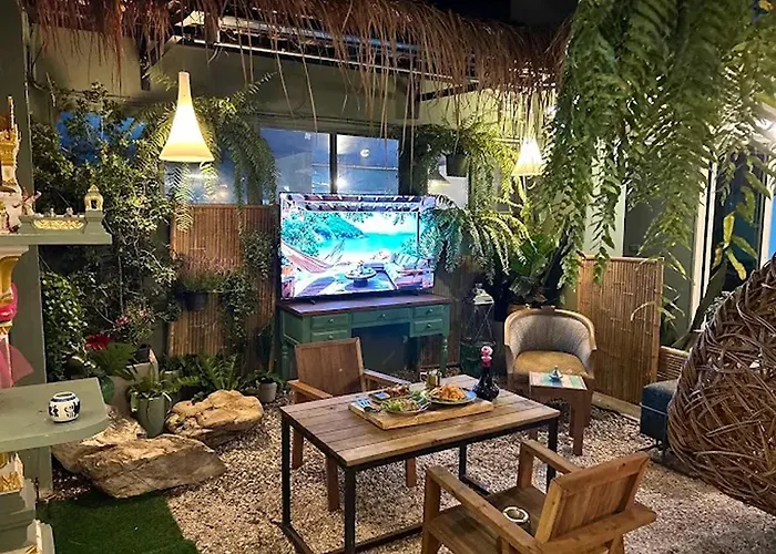 The Oasis On 8 Cozy Homestay & Cafe Bangkok, Thailand