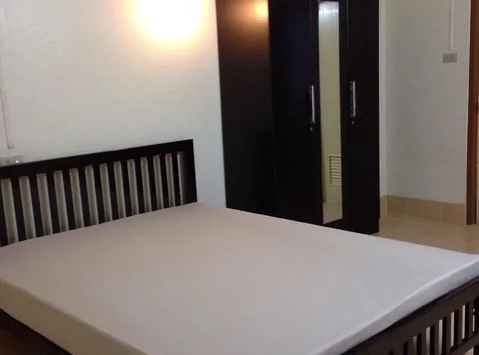 Jirapong Apartment
