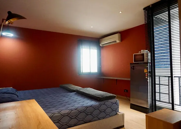 Silom Soi 3 Hash Apartment Hip And Funky With Rooftop View